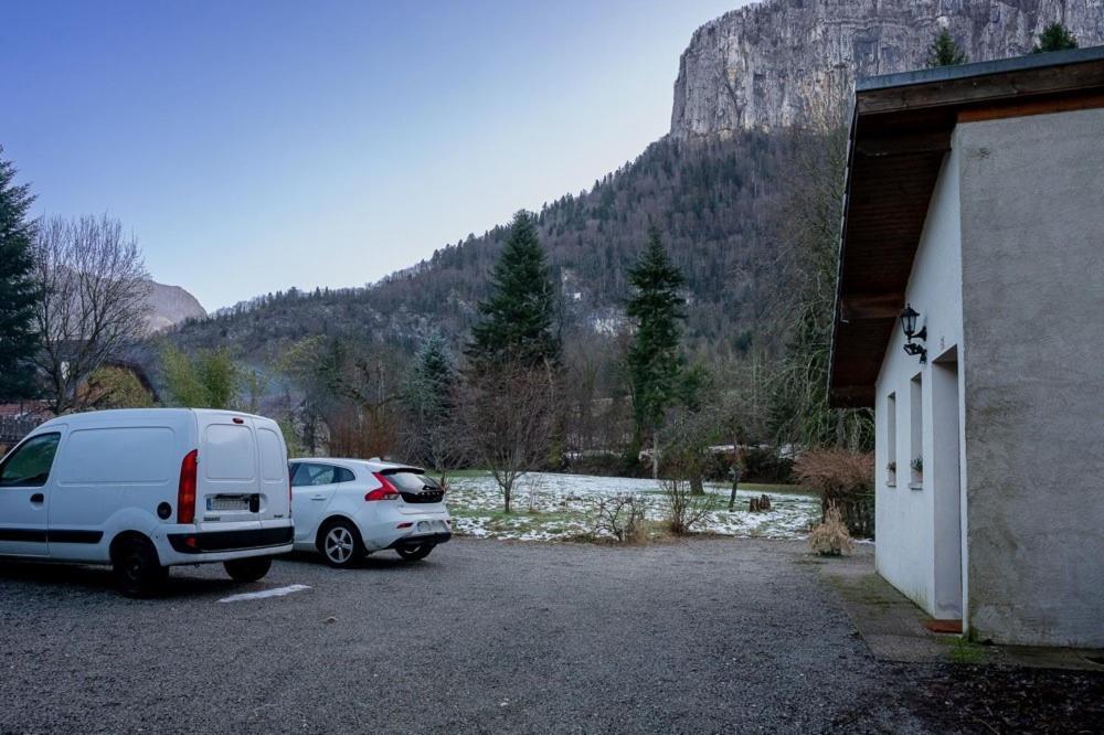 La Maison Des Jolicoeurs Saint-Christophe-sur-Guiers Exterior foto